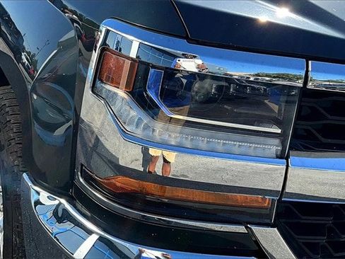 Used 2018 Chevrolet Silverado 1500 LT w/ All Star Edition image 23