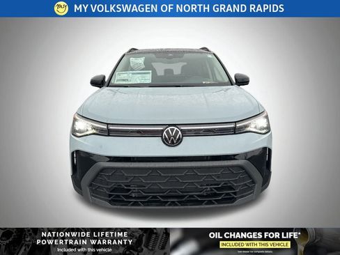 New 2026 Volkswagen Taos SE image 8