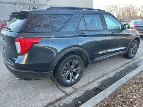Used 2022 Ford Explorer XLT w/ Equipment Group 202A image 5