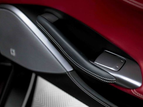 Used 2020 Ferrari Portofino RWD image 89