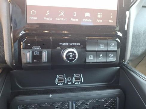 New 2026 RAM 2500 Laramie AWD/4WD image 12