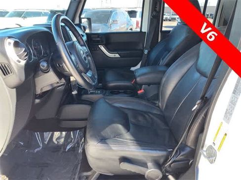 Used 2017 Jeep Wrangler Unlimited Sahara w/ Connectivity Group image 4