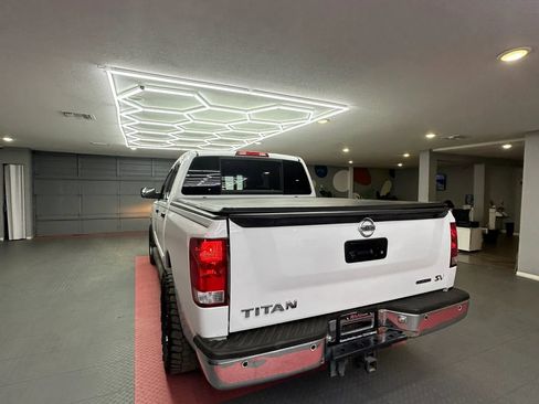 Used 2013 Nissan Titan SV w/ SV Value Truck Pkg RWD image 4