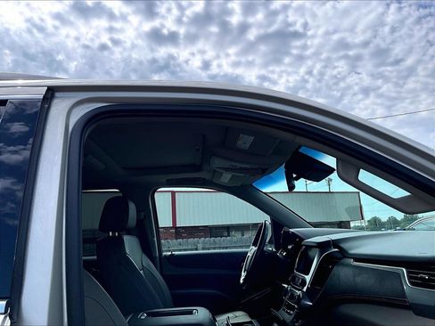 Used 2017 Chevrolet Suburban Premier AWD/4WD image 23