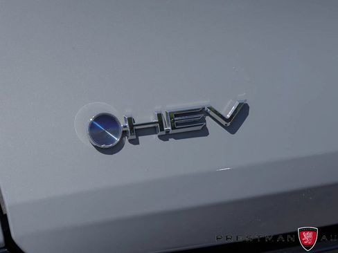 Used 2025 Toyota Sienna XSE FWD image 11