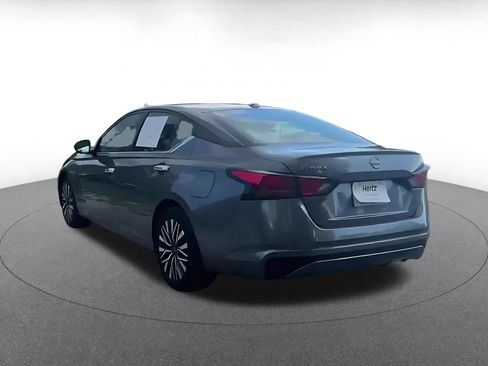 Used 2025 Nissan Altima 2.5 SV FWD image 11