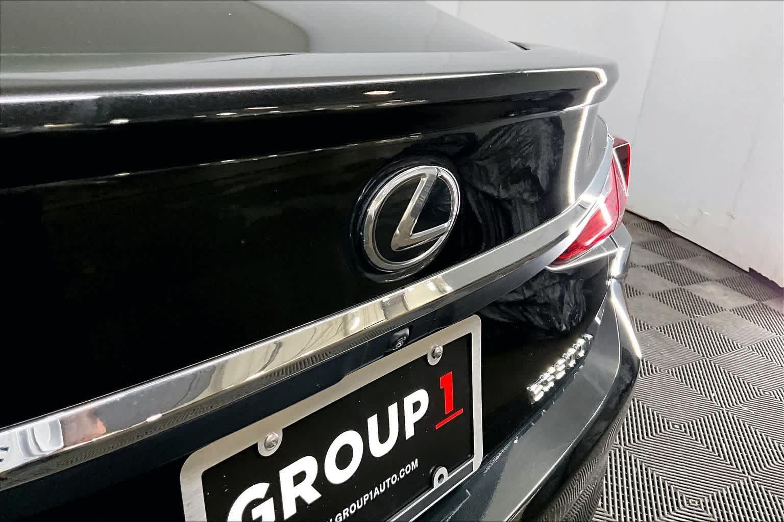 Used 2025 Lexus ES 300h w/ Premium Package FWD image 30