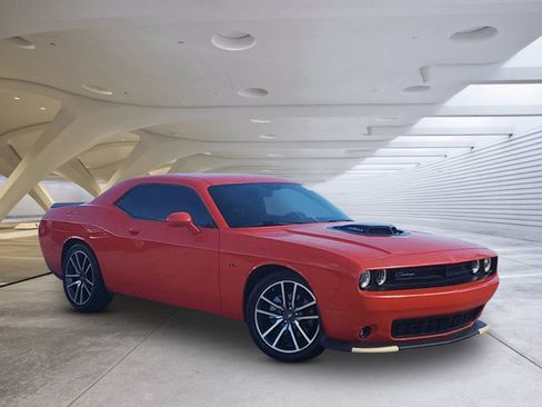 Used 2023 Dodge Challenger R/T w/ Plus Package image 1