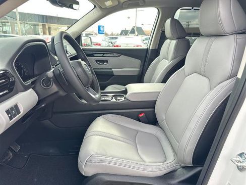 New 2025 Honda Pilot Touring image 17