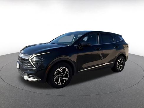 Used 2025 Kia Sportage LX image 8