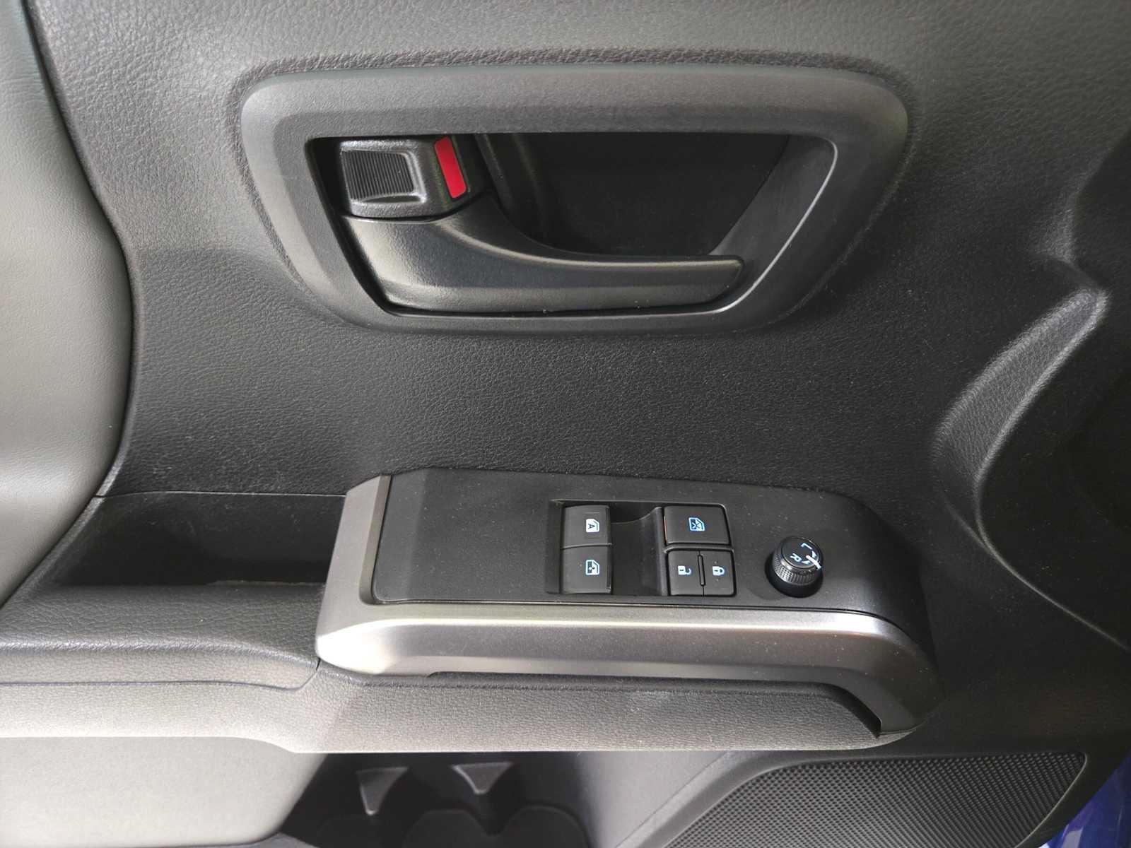 Used 2022 Toyota Tacoma SR5 AWD/4WD image 23