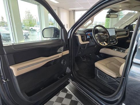 Used 2024 Ford Expedition Limited AWD/4WD image 18