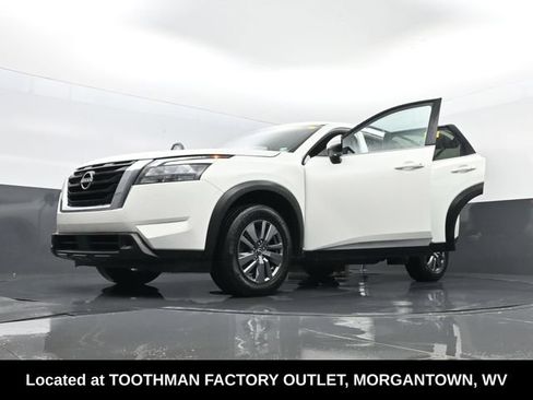 Used 2025 Nissan Pathfinder SV AWD/4WD image 34