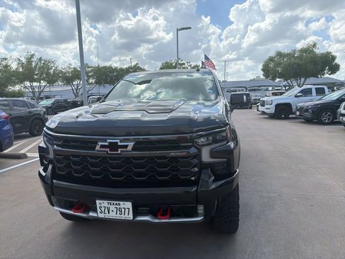 Used 2023 Chevrolet Silverado 1500 ZR2 w/ Technology Package AWD/4WD image 2