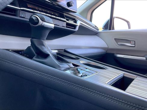 Used 2022 Toyota Sienna XLE image 15