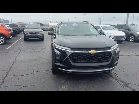 Certified 2024 Chevrolet Trax LT w/ Driver Confidence Package FWD image 3