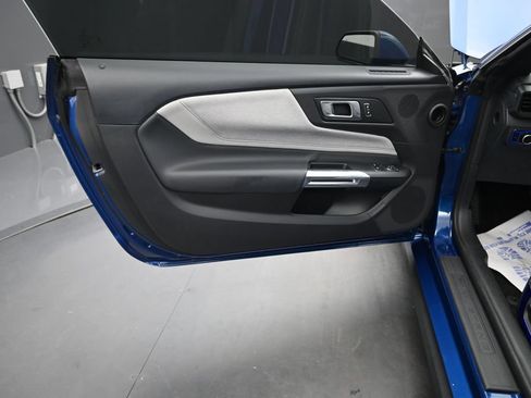 Used 2024 Ford Mustang GT RWD image 4
