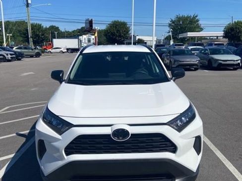 Used 2019 Toyota RAV4 LE FWD image 1
