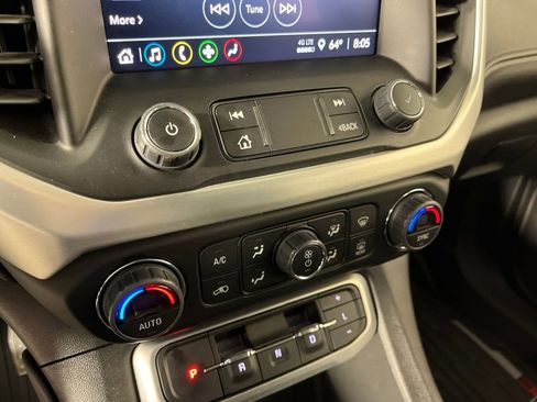 Used 2022 GMC Acadia SLE w/ Driver Convenience Package FWD image 33