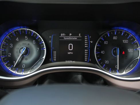 Used 2023 Chrysler Voyager LX FWD image 18
