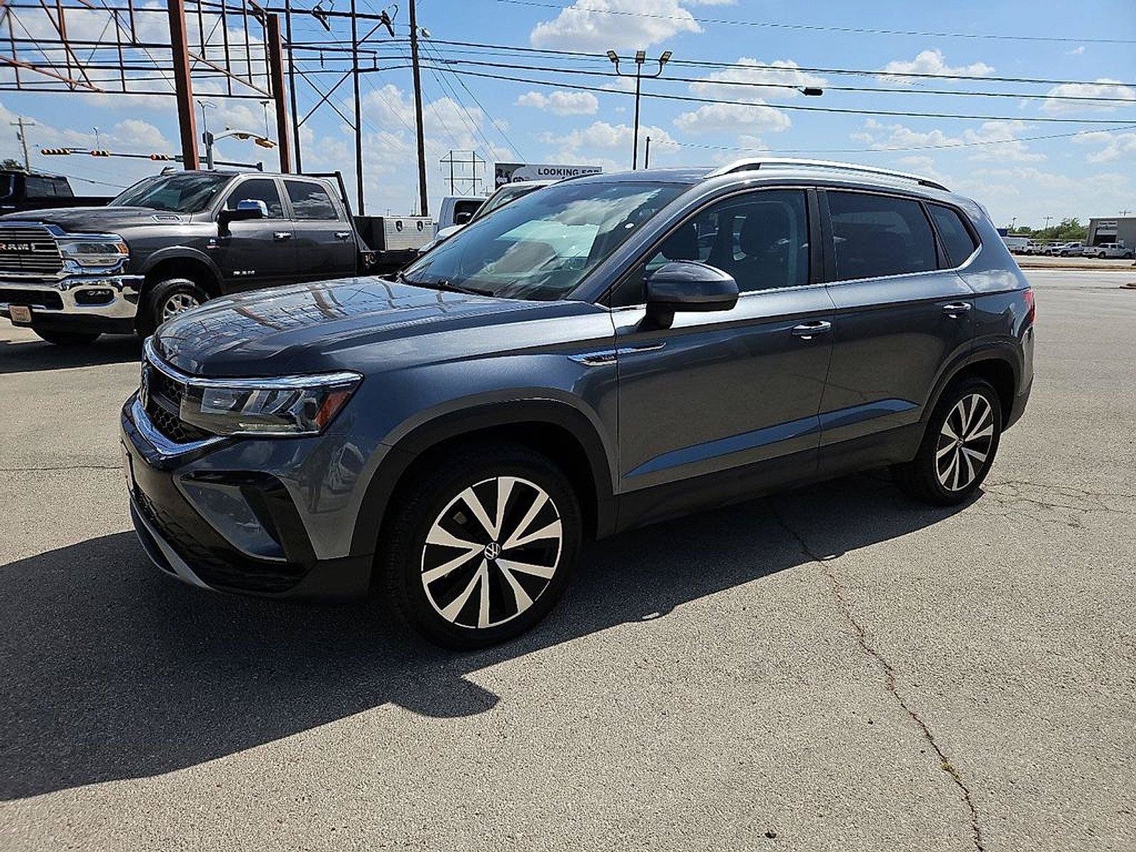 Used 2022 Volkswagen Taos SE AWD/4WD image 2