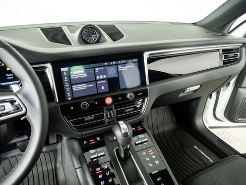 New 2026 Porsche Macan AWD/4WD image 13