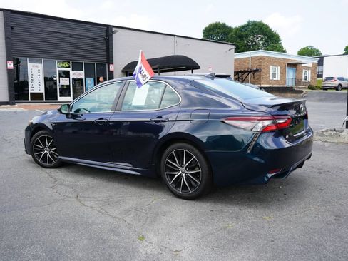 Used 2021 Toyota Camry SE FWD image 4