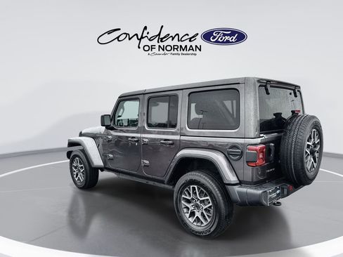 Used 2025 Jeep Wrangler Unlimited Sahara AWD/4WD image 6