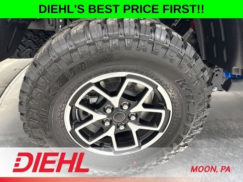 New 2026 Jeep Gladiator Rubicon w/ Steel Power Dome Hood Package AWD/4WD image 8
