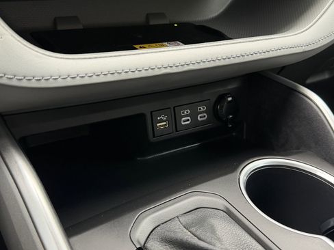 Used 2023 Toyota Highlander XLE image 22