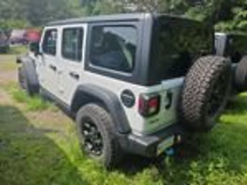 Used 2024 Jeep Wrangler Unlimited AWD/4WD image 3