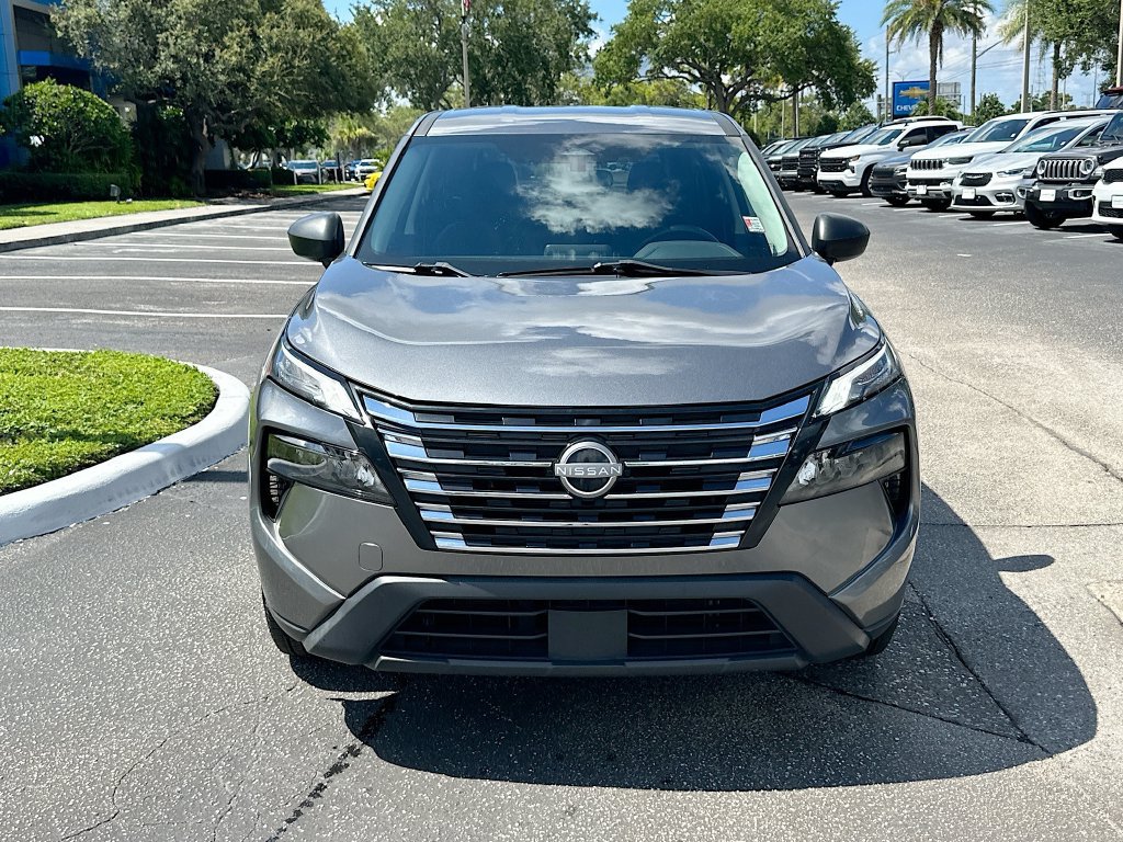 Used 2024 Nissan Rogue S FWD image 2