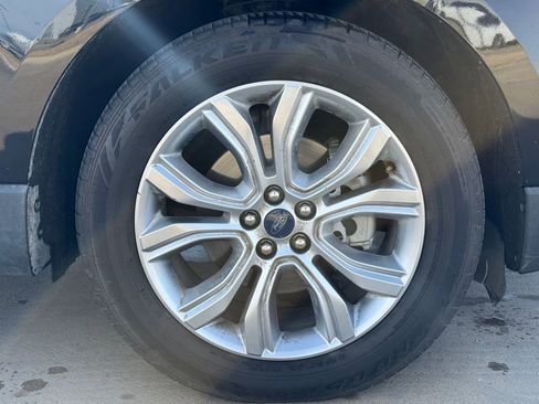 Used 2020 Ford Edge Titanium image 10