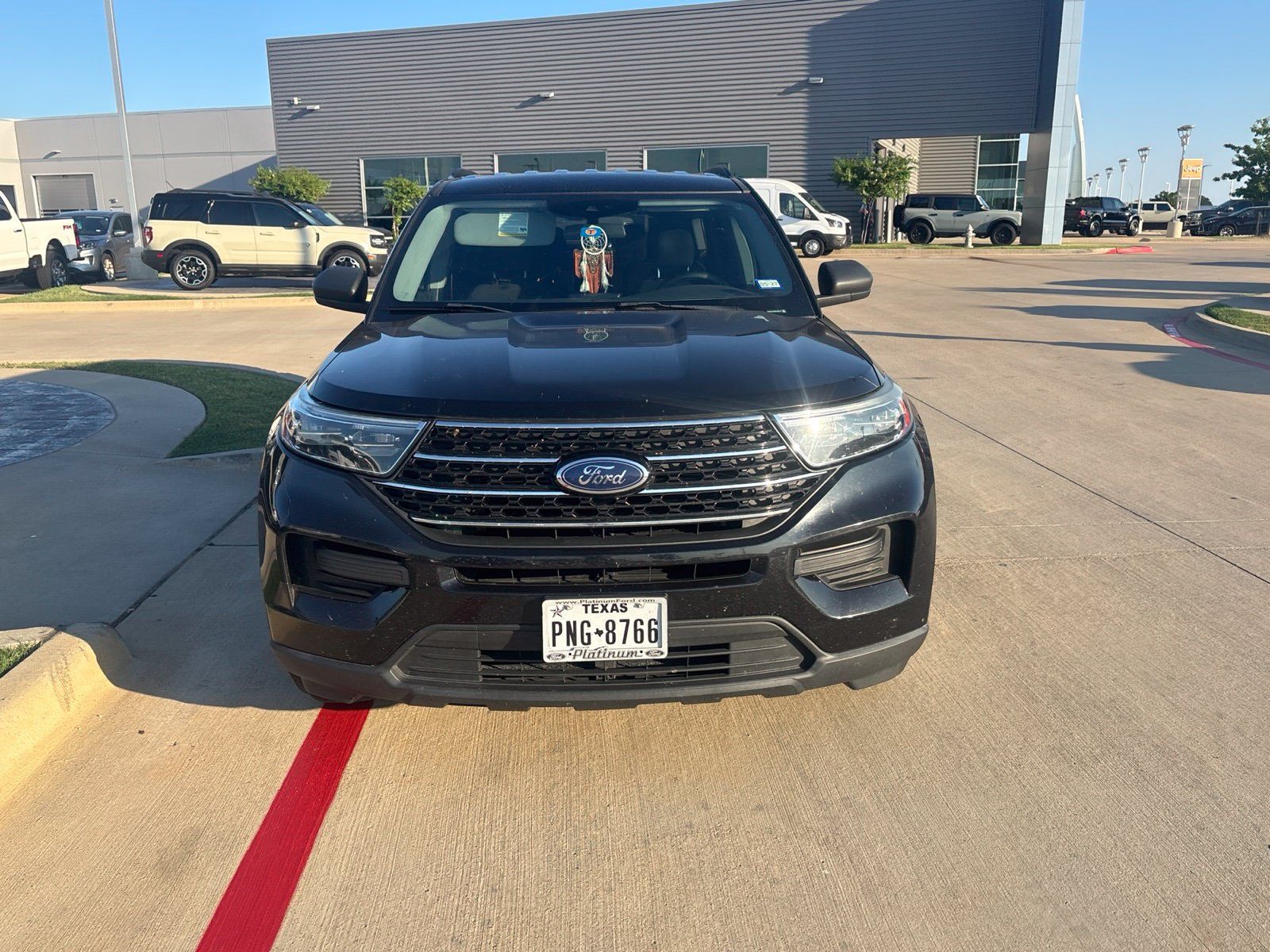 Used 2021 Ford Explorer XLT RWD image 2