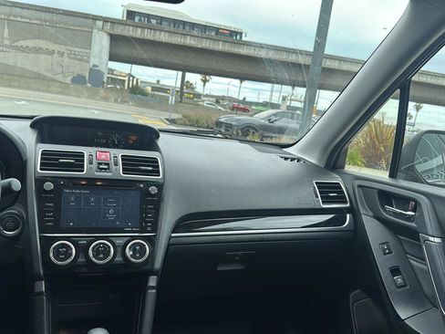 Used 2018 Subaru Forester 2.5i Touring AWD/4WD image 9