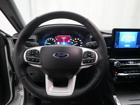 Used 2023 Ford Explorer Limited w/ Equipment Group 301A image 4