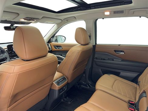 Used 2024 Nissan Pathfinder Platinum w/ Cargo Package image 35