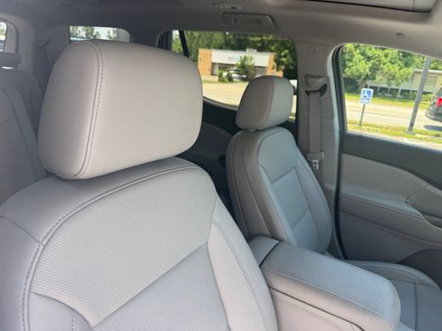 Certified 2023 GMC Acadia SLT w/ Technology Package FWD image 25