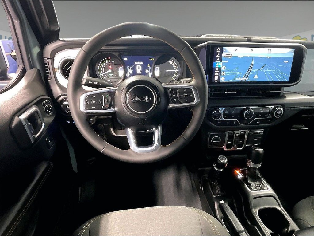Used 2024 Jeep Wrangler Unlimited Sahara w/ Technology Group AWD/4WD image 18