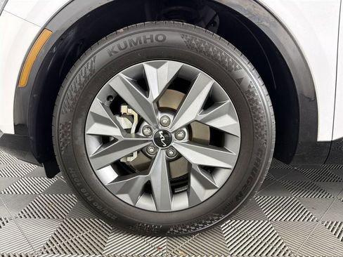 Used 2025 Kia Sportage SX image 9