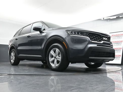 Used 2023 Kia Sorento LX image 35