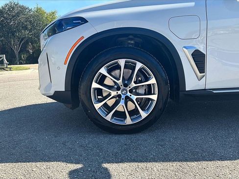 Used 2025 BMW X5 xDrive50e image 13
