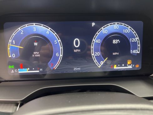 New 2025 Jeep Grand Cherokee Altitude image 12