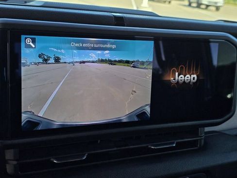 Used 2025 Jeep Gladiator Sport AWD/4WD image 20