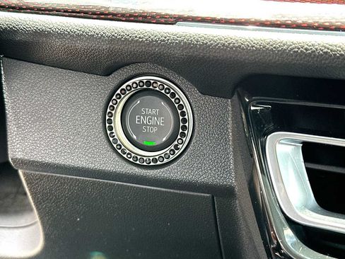Used 2025 Chevrolet Traverse RS FWD image 28