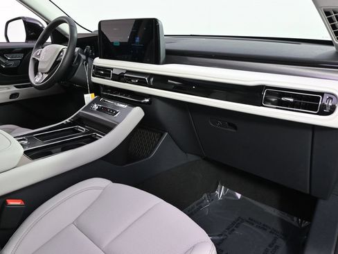 New 2026 Lincoln Aviator AWD w/ Jet Appearance Package image 15