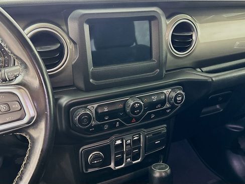 Used 2020 Jeep Wrangler Unlimited Sahara AWD/4WD image 17