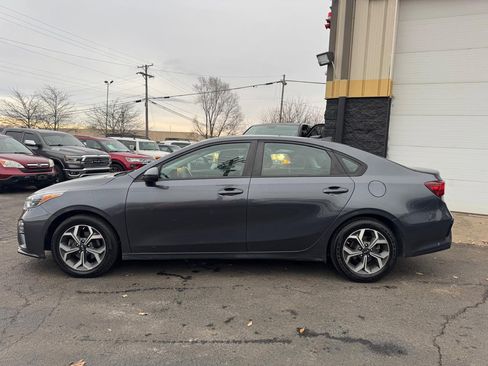 Used 2021 Kia Forte LXS image 2