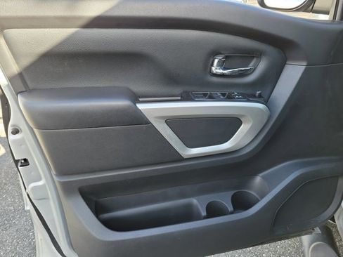 Used 2020 Nissan Titan SV w/ SV Convenience Package image 19