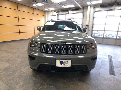 Used 2020 Jeep Grand Cherokee Altitude image 2